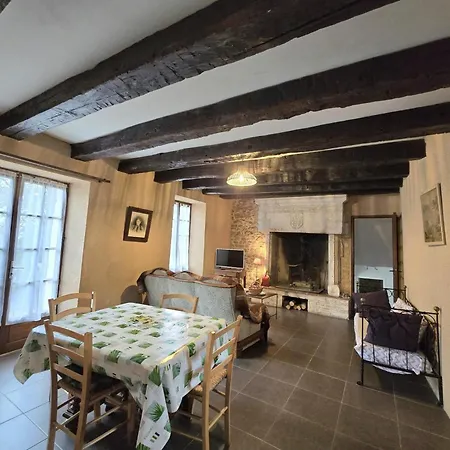 Charmante Maison Avec Cheminee Et Jardin Clos Au Coeur Du Perigord - Fr-1-616-15 *
